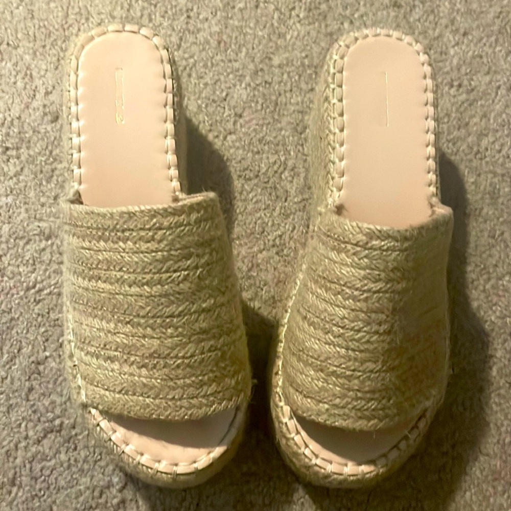 Tan platforms
